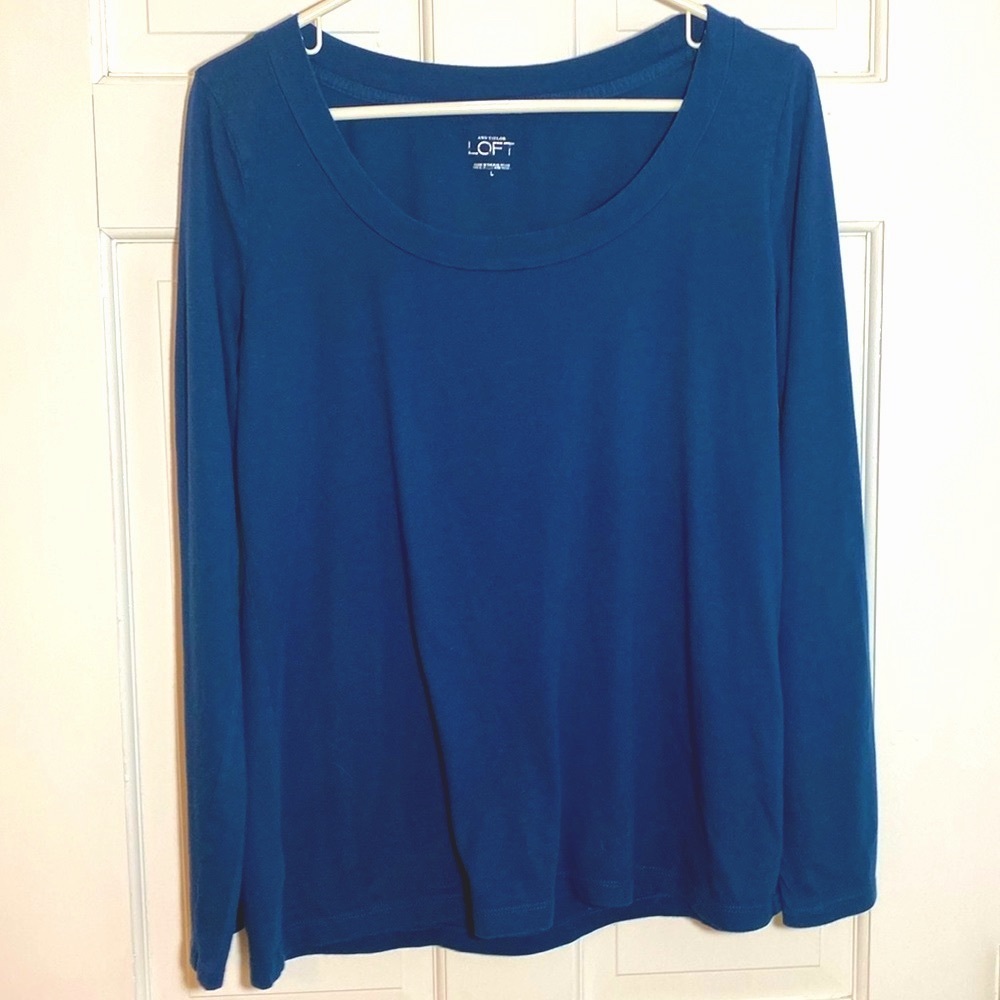 LOFT Blue Scoop Neck Top in Size L